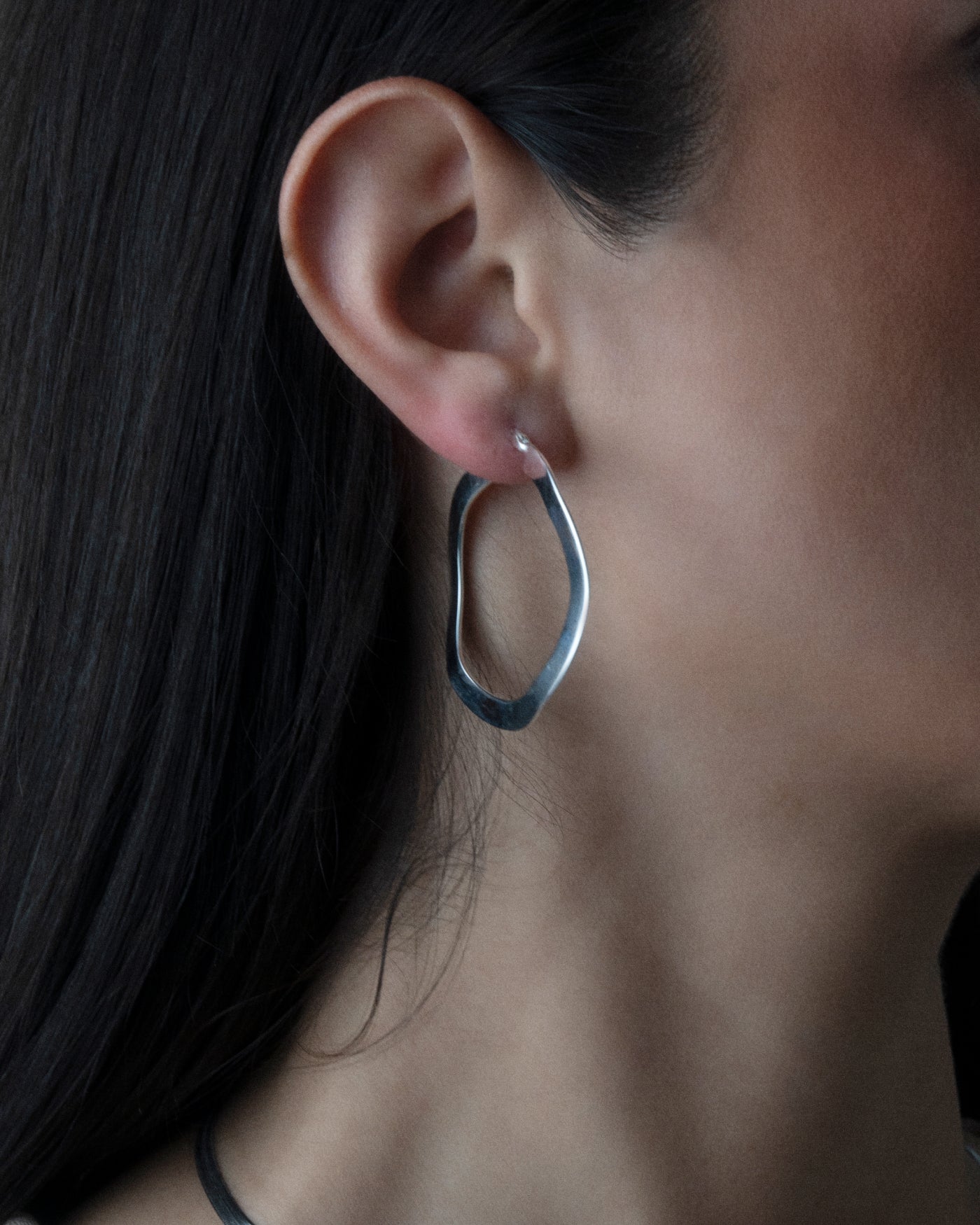 Luna Loop Ohrring